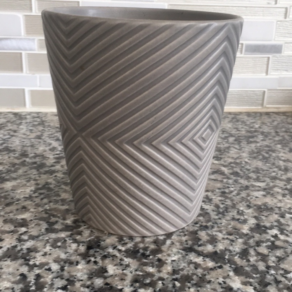 Gray Ceramic Vase Etched Line Geometric Modern Tabletop Decor 5.5”